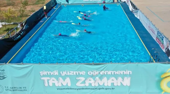 Kepez Spor Salonu Yüzme Havuzu