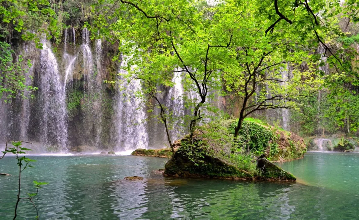 Kurşunlu Şelalesi Tabiat Parkı